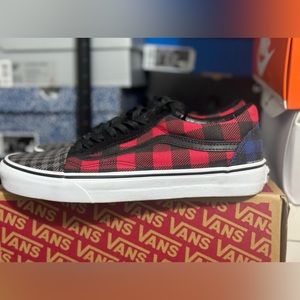 Plaid  low Vans sz 8.5